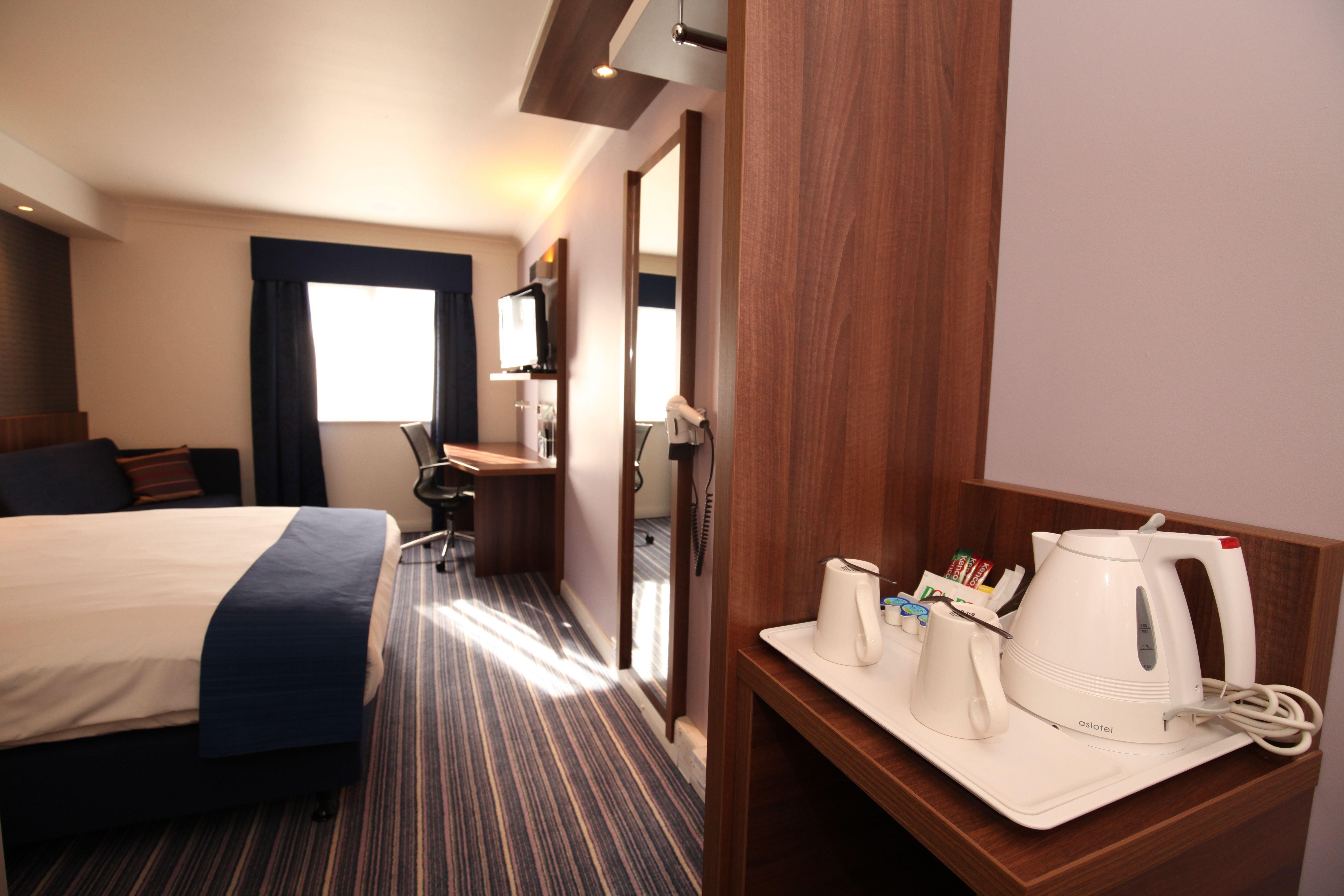 Holiday Inn Express Leeds-East By Ihg Leeds  Exteriér fotografie