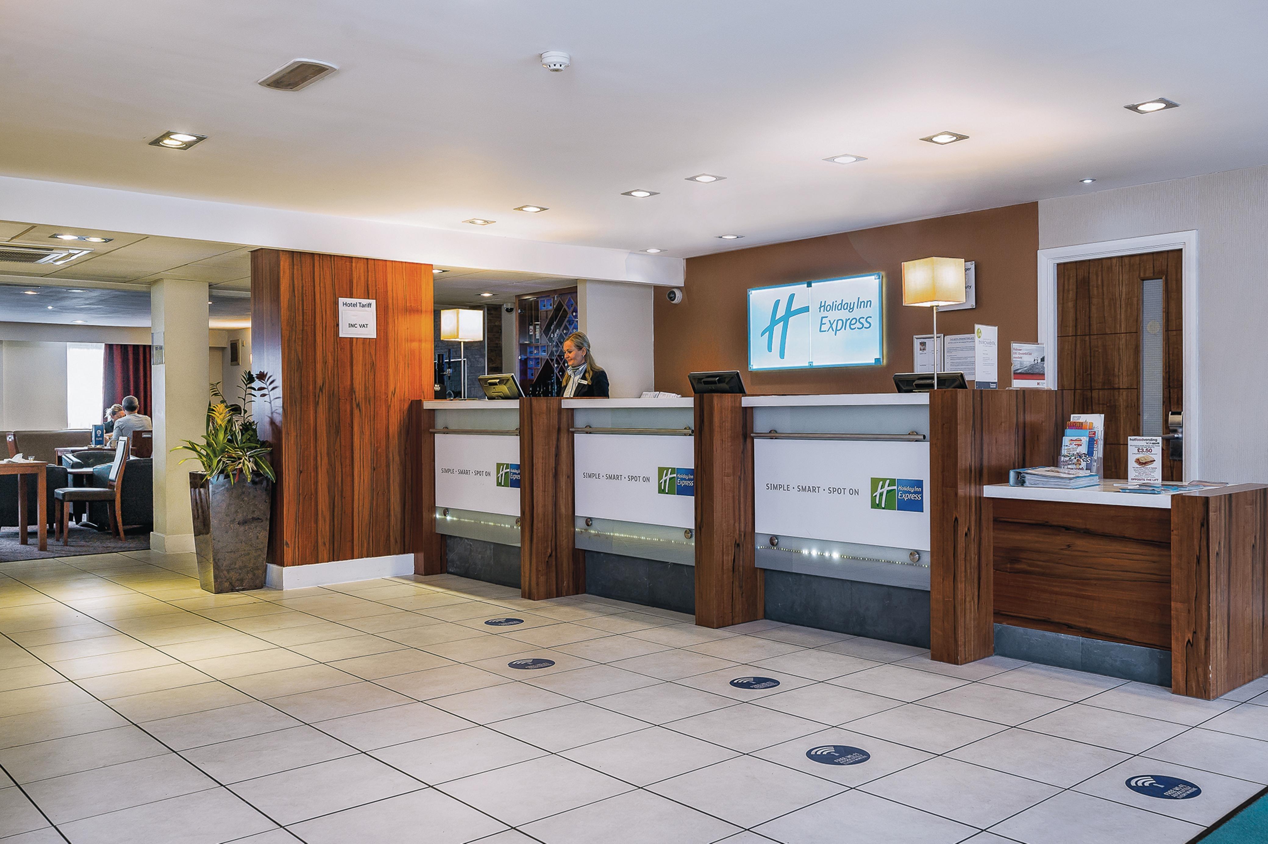 Holiday Inn Express Leeds-East By Ihg Leeds  Exteriér fotografie
