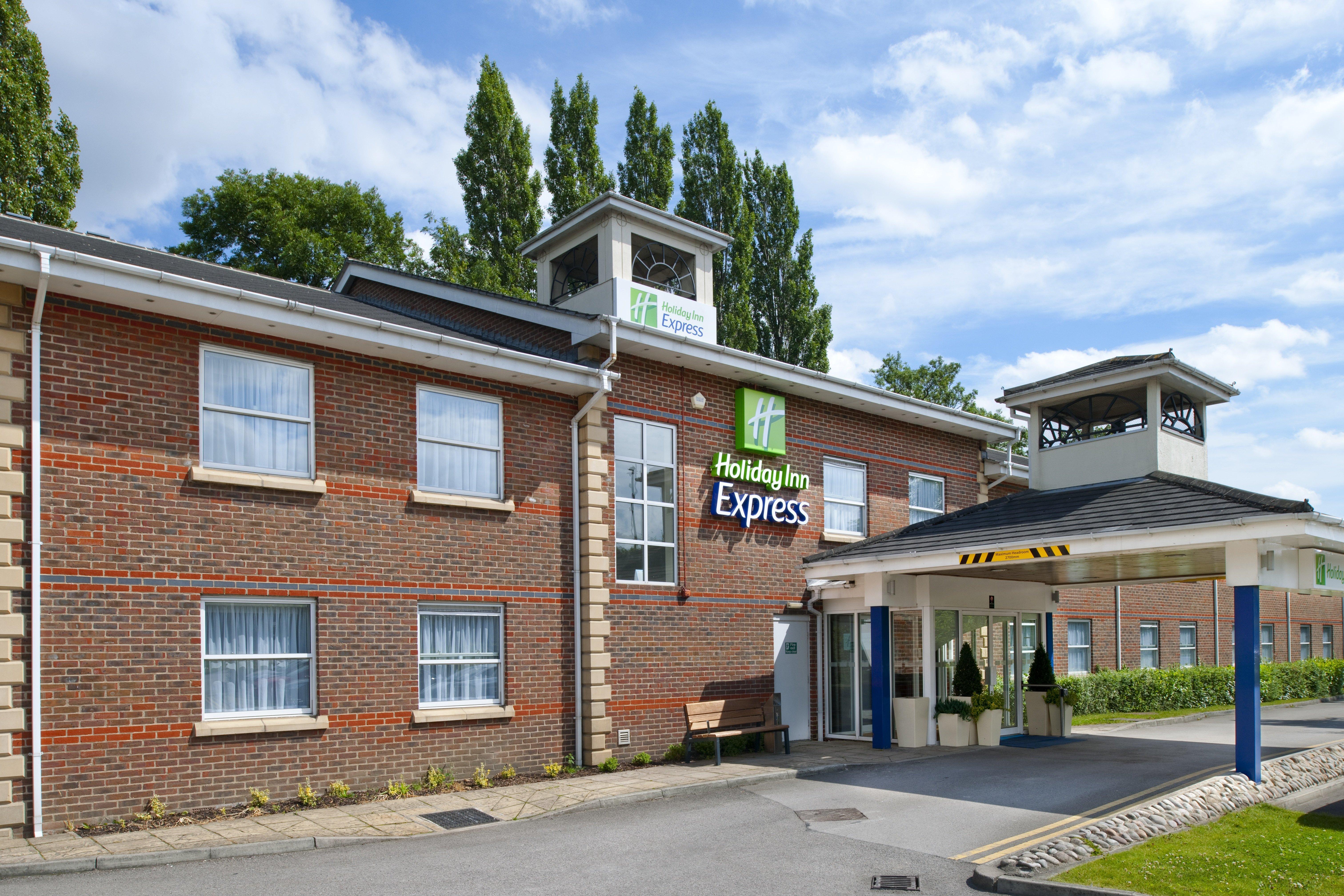 Holiday Inn Express Leeds-East By Ihg Leeds  Exteriér fotografie