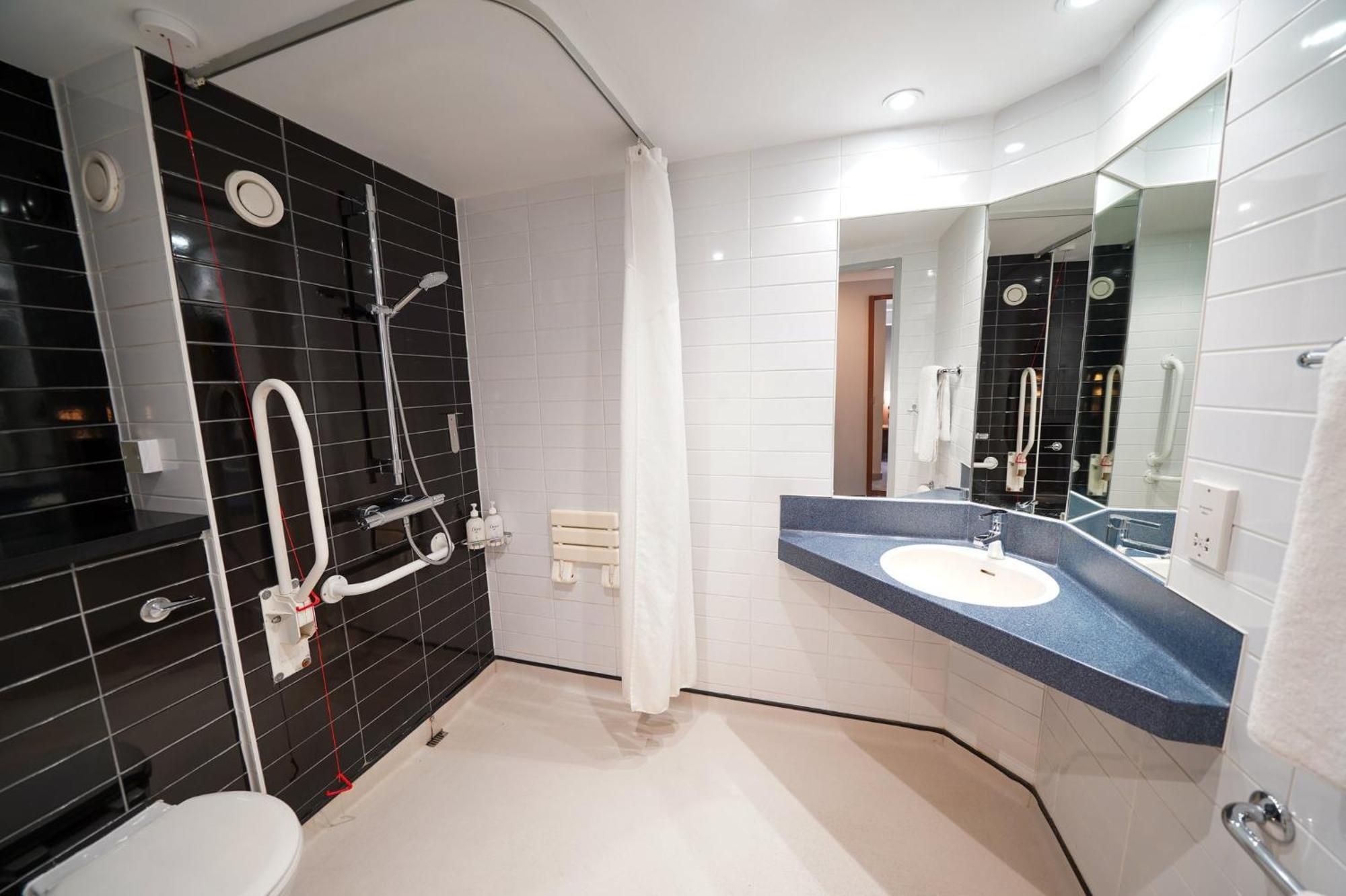 Holiday Inn Express Leeds-East By Ihg Leeds  Exteriér fotografie