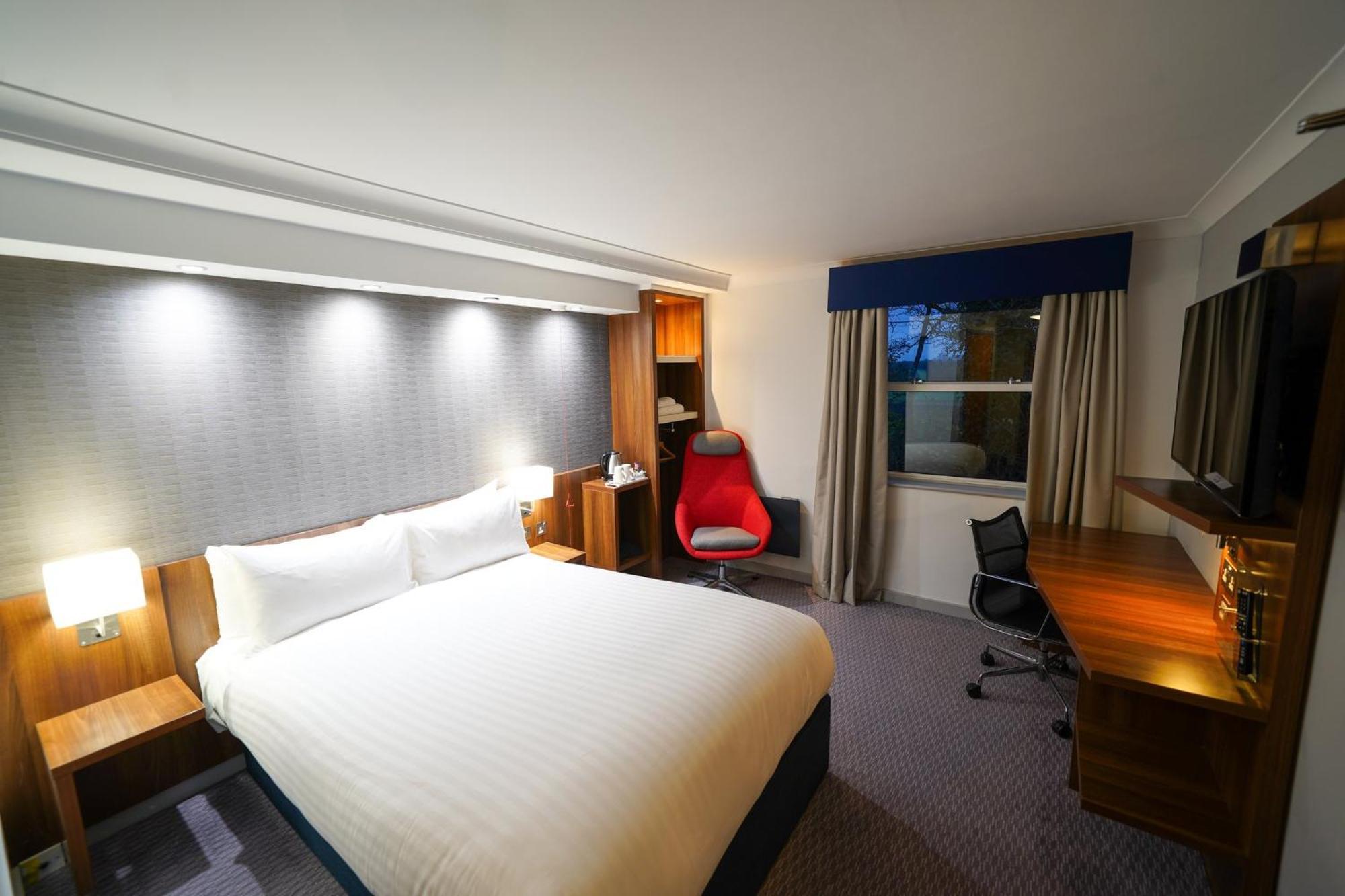 Holiday Inn Express Leeds-East By Ihg Leeds  Exteriér fotografie