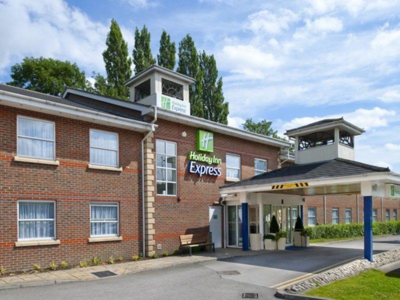 Holiday Inn Express Leeds-East By Ihg Leeds  Exteriér fotografie